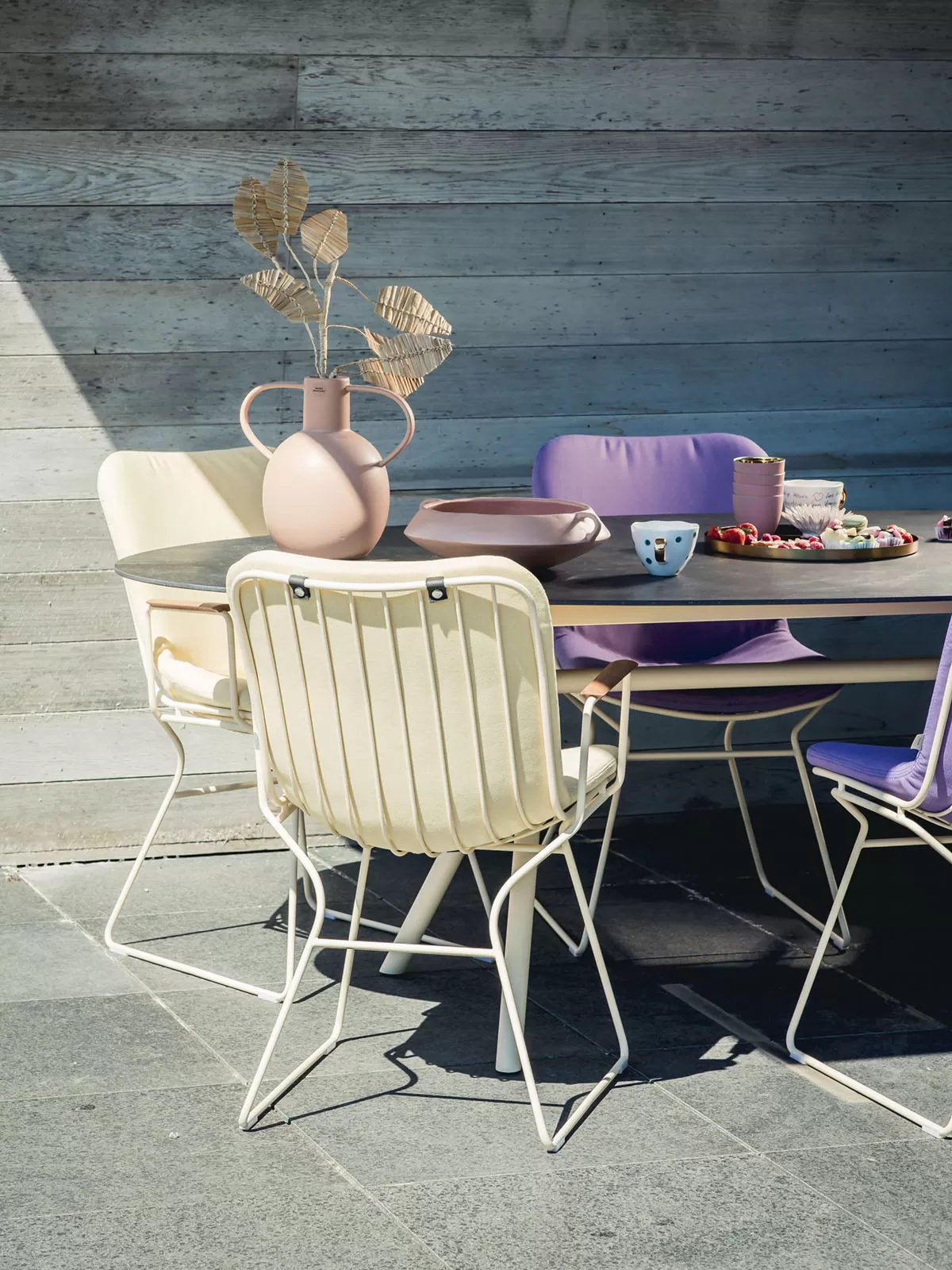 AIVEN_DektonD1205_RAL1015_DRAAT_Patio650_410_RAL1015-2_WEB.webp